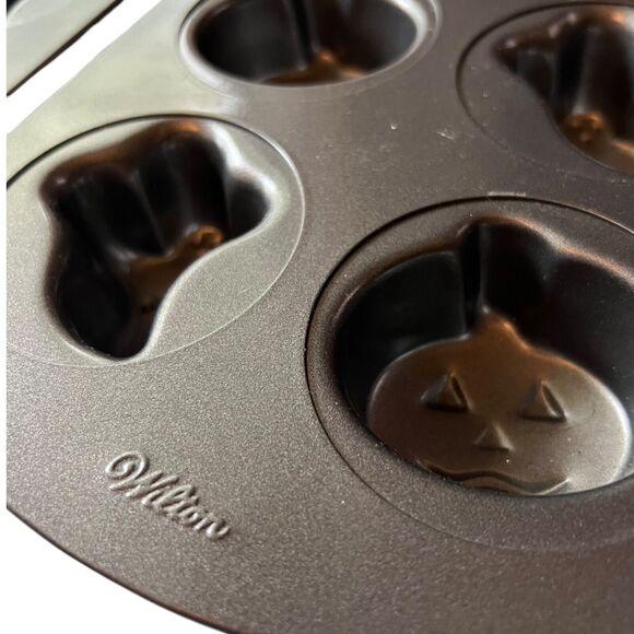 Lot Of 2 Wilton Mini Cake Cupcake Baking Pan Halloween Ghost Pumpkin 6 Cavity - Picture 2 of 5